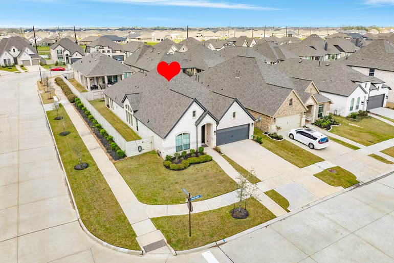 Photo 3 of 5138 Walnut Grove Lane, Manvel, TX