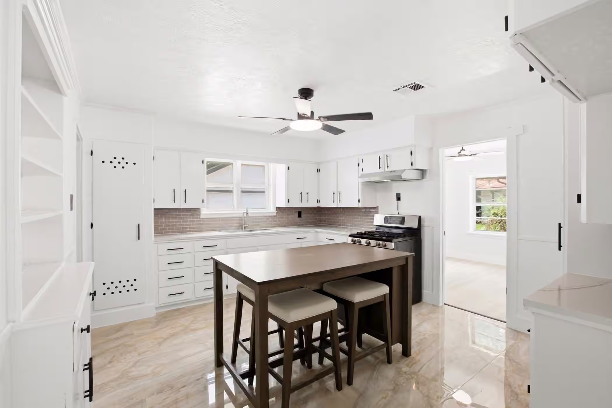Photo 4 of 5010 Andrea Street, Houston, TX