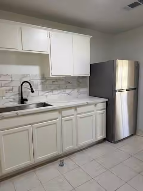Photo 5 of 7406 Saint Louis Street, Houston, TX