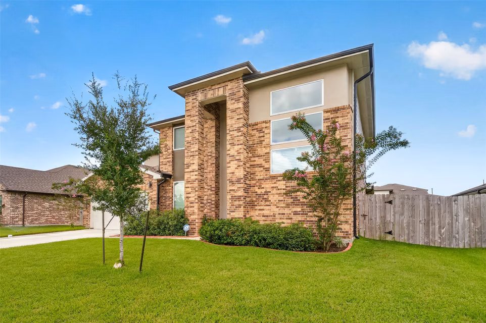 Photo 3 of 1023 Park Crest Drive, Missouri City, TX