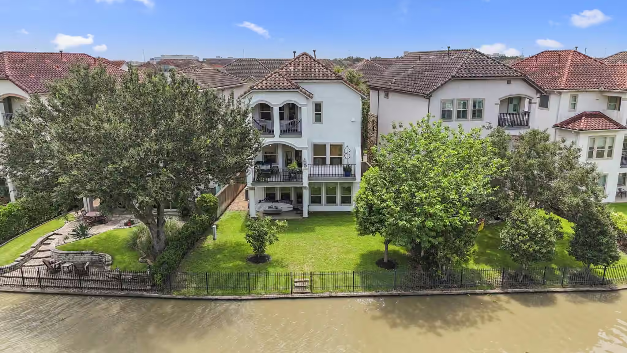 Photo of 914 Old Oyster Trail, Sugar Land, TX
