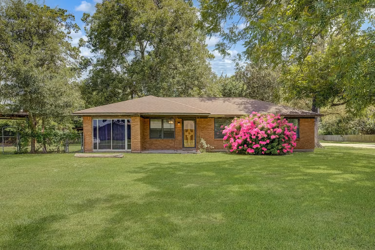 Photo of 101 Oak Street, Dayton, TX