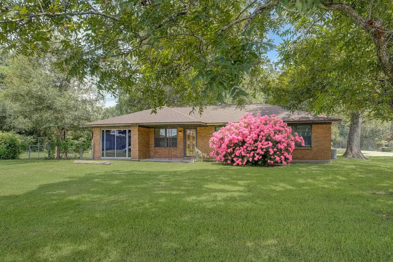 Photo 5 of 101 Oak Street, Dayton, TX