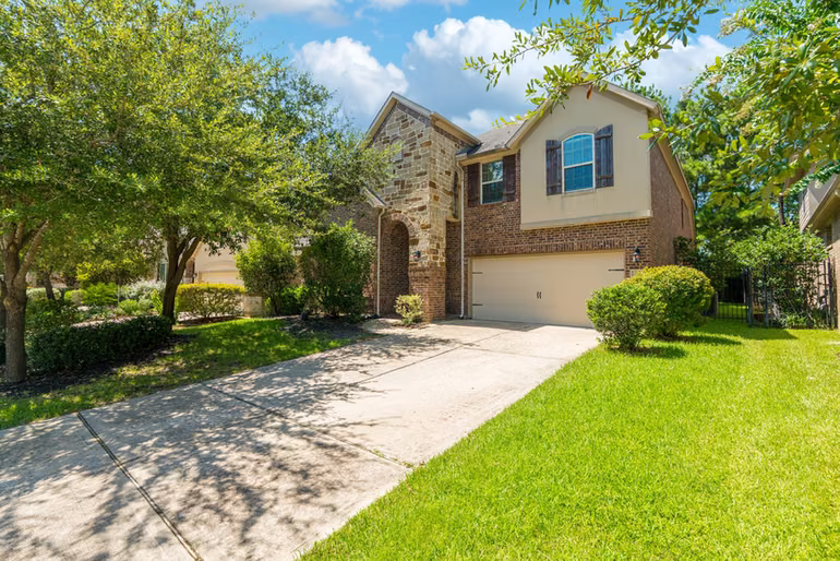 Photo 3 of 31 Whispering Thicket Place, The Woodlands, TX