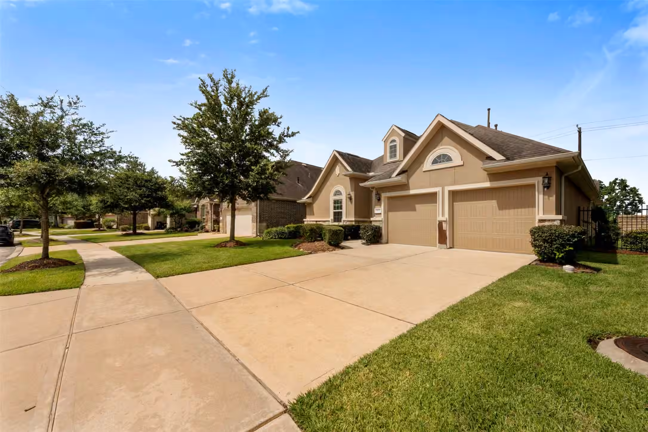 Photo 2 of 2112 Nogalas Lane, League City, TX