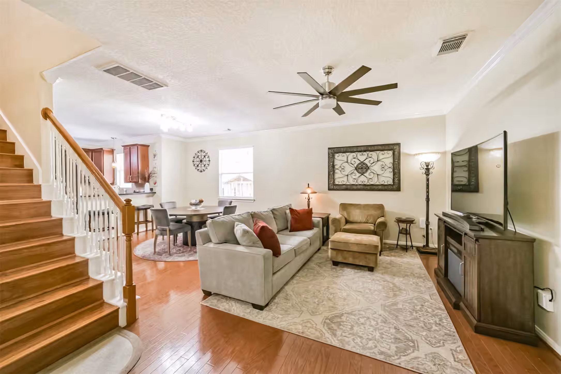 Photo 3 of 1430 W 24th Street, Houston, TX
