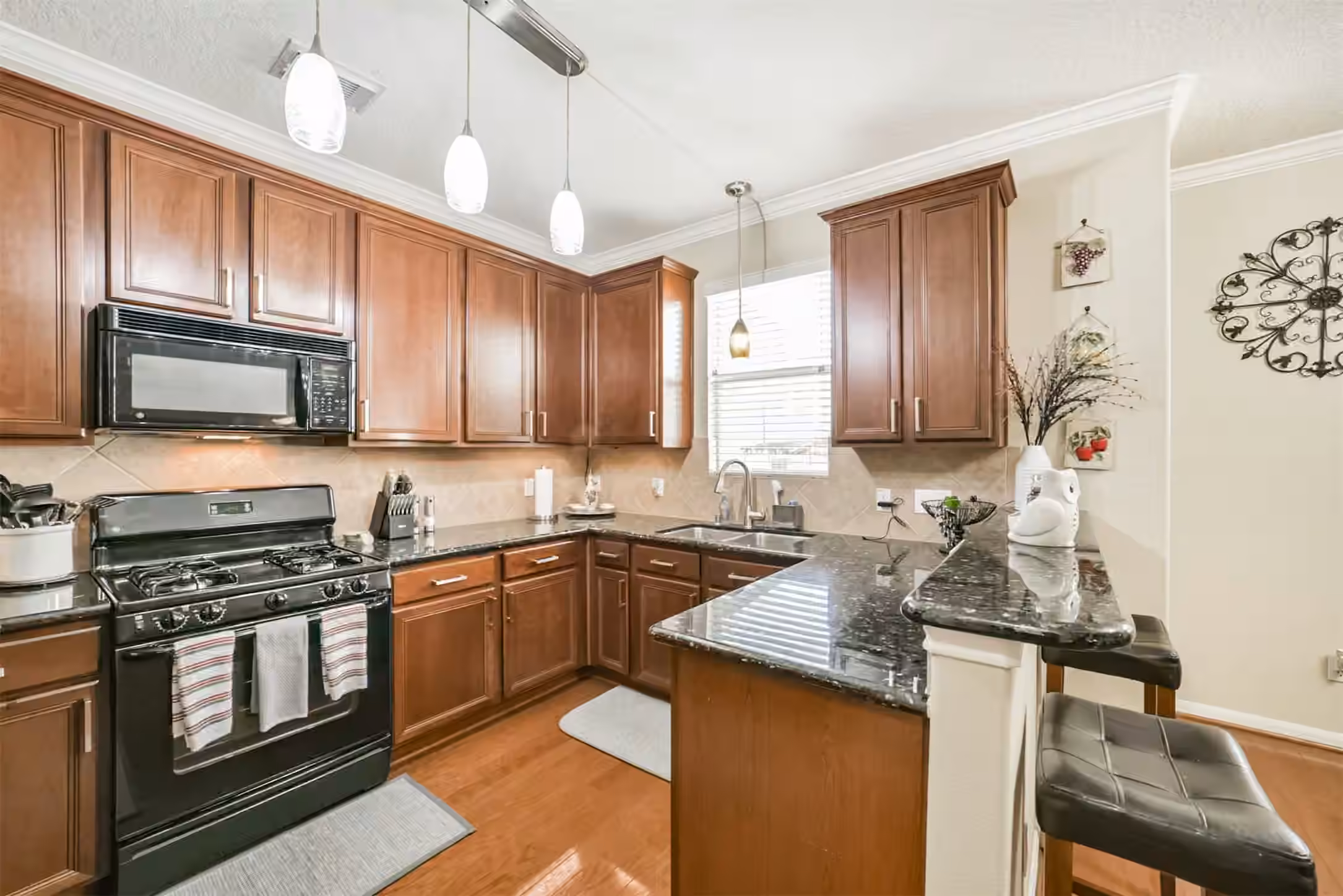 Photo 7 of 1430 W 24th Street, Houston, TX