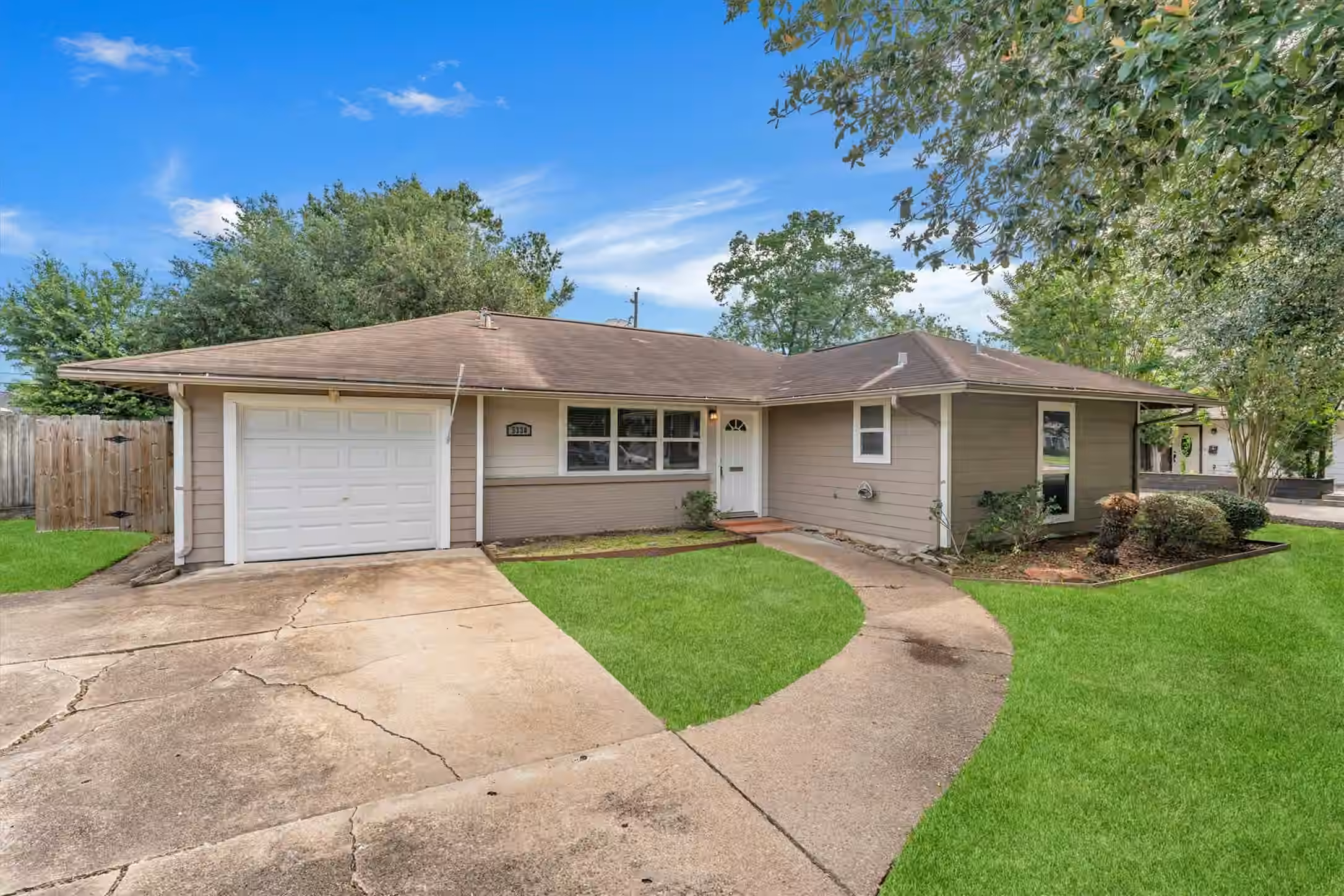Photo 2 of 5330 Pagewood Lane, Houston, TX