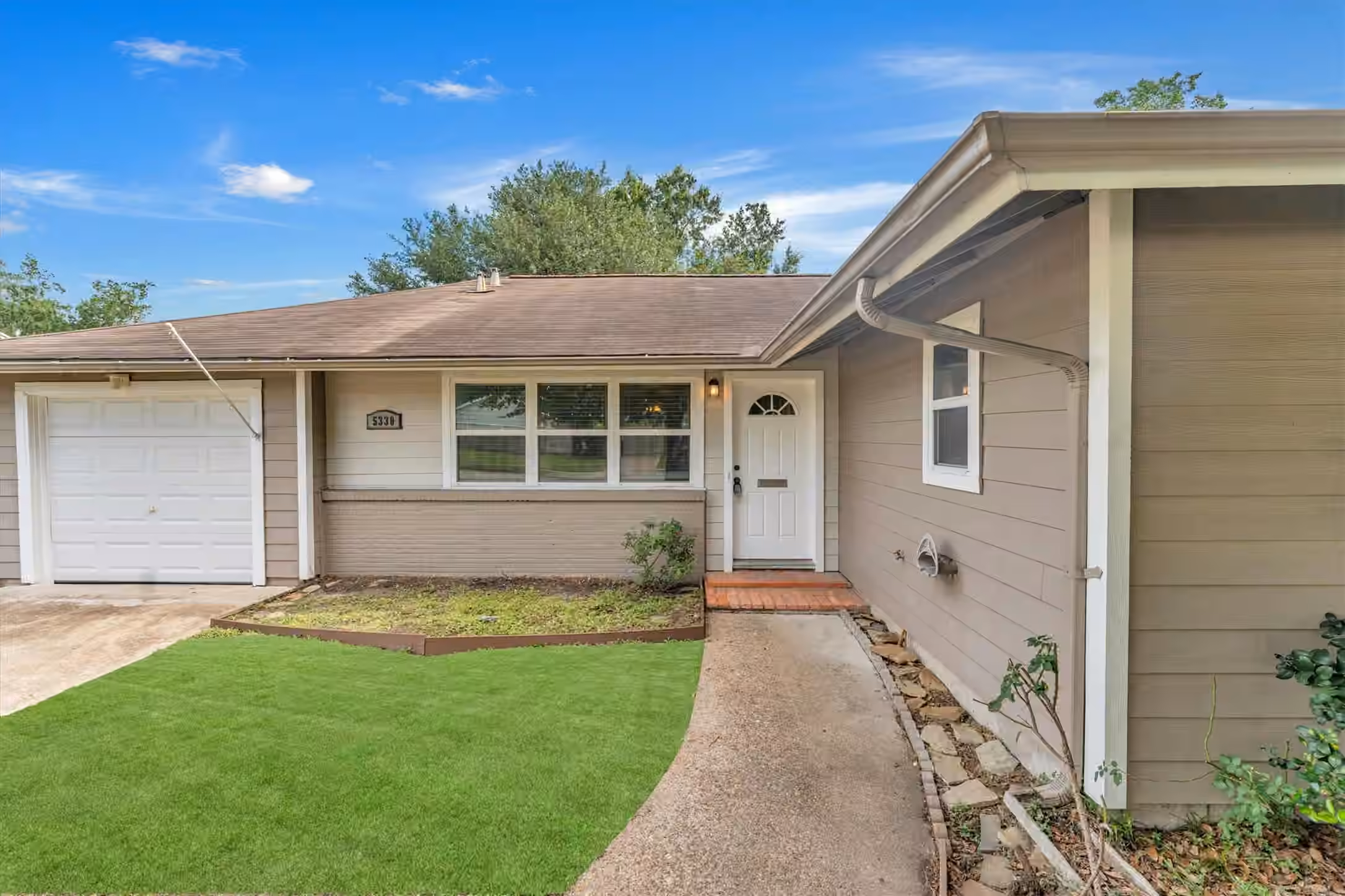 Photo 3 of 5330 Pagewood Lane, Houston, TX