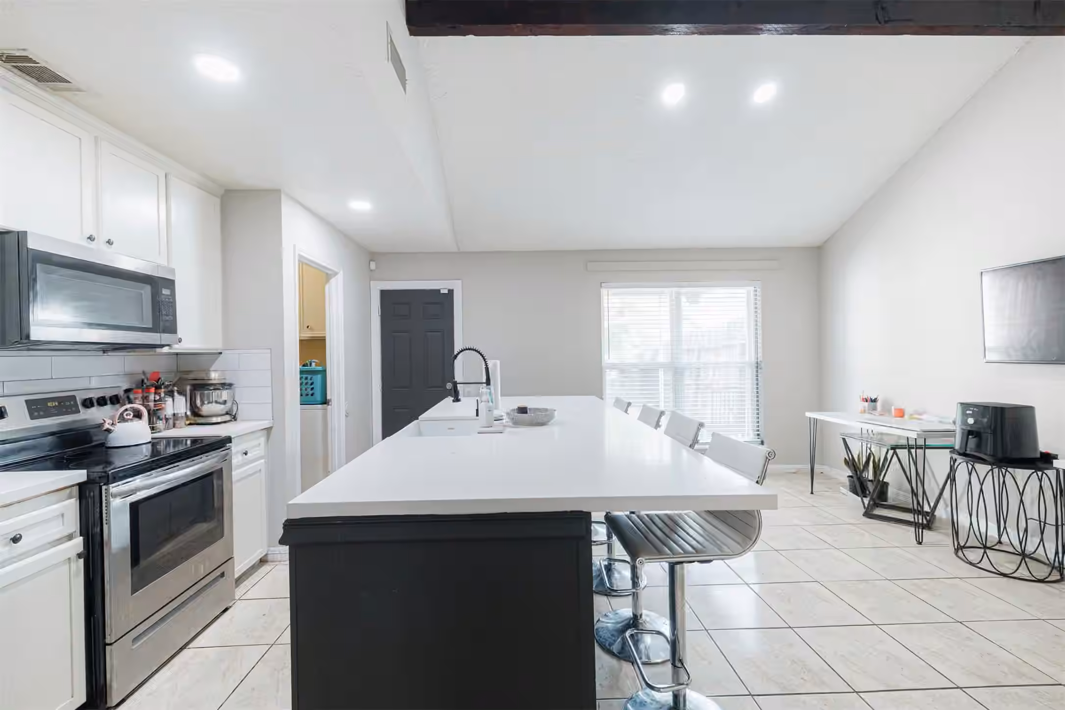 Photo 5 of 9116 Wilcrest Drive 9116, Houston, TX