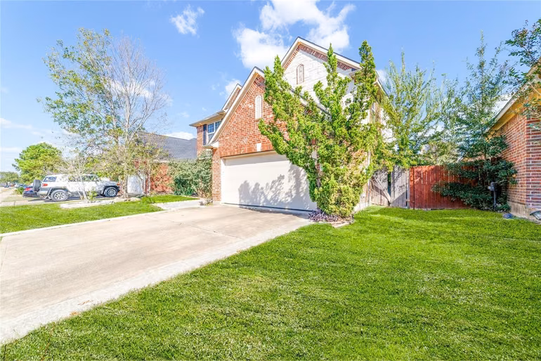 Photo 2 of 5734 Cedar Field Way, Houston, TX