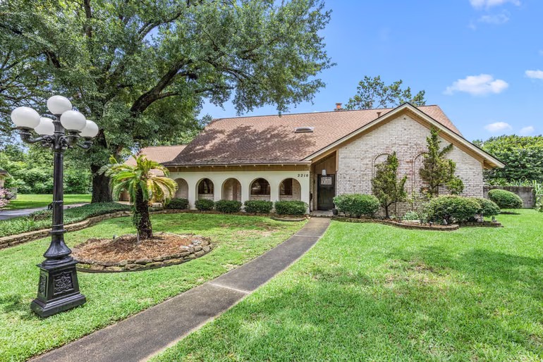 Photo 2 of 2210 S Memorial Court, Pasadena, TX