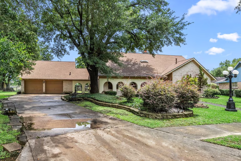 Photo 3 of 2210 S Memorial Court, Pasadena, TX