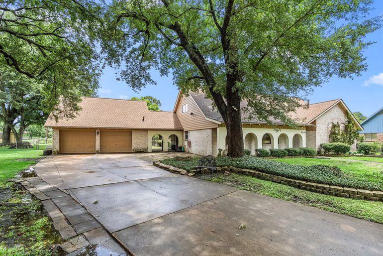 Photo 4 of 2210 S Memorial Court, Pasadena, TX