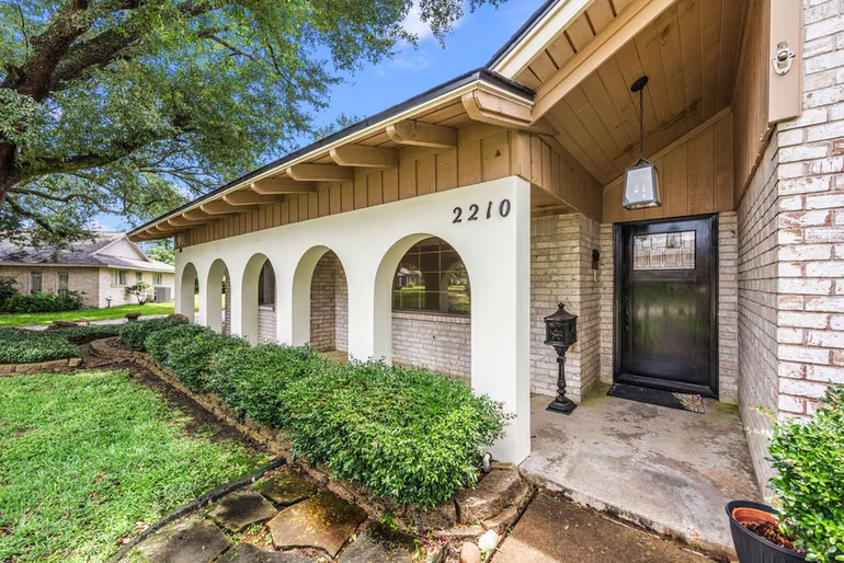 Photo 5 of 2210 S Memorial Court, Pasadena, TX