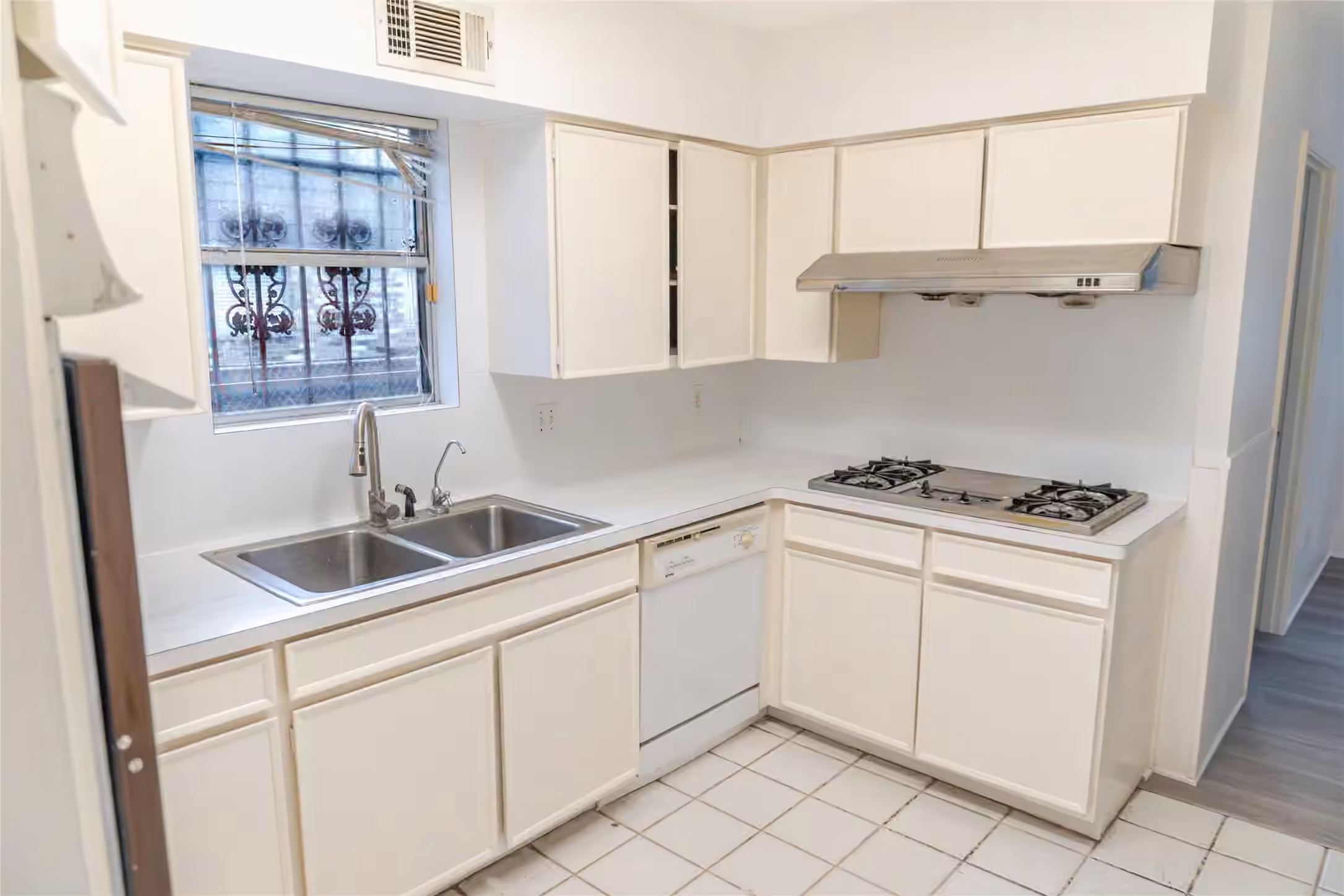 Photo 6 of 8526 Dashwood Drive, Houston, TX
