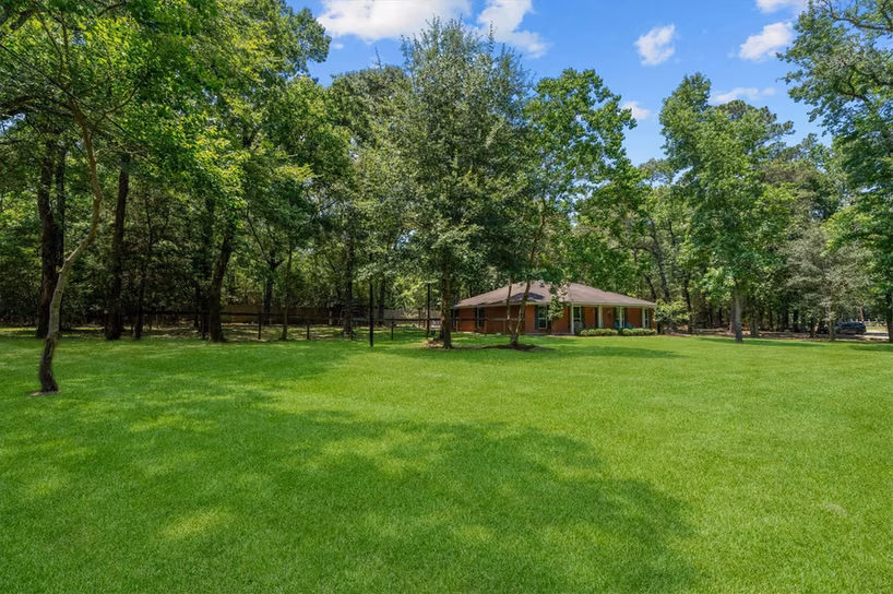 Photo 4 of 17011 Wagon Wheel Road, Stagecoach, TX