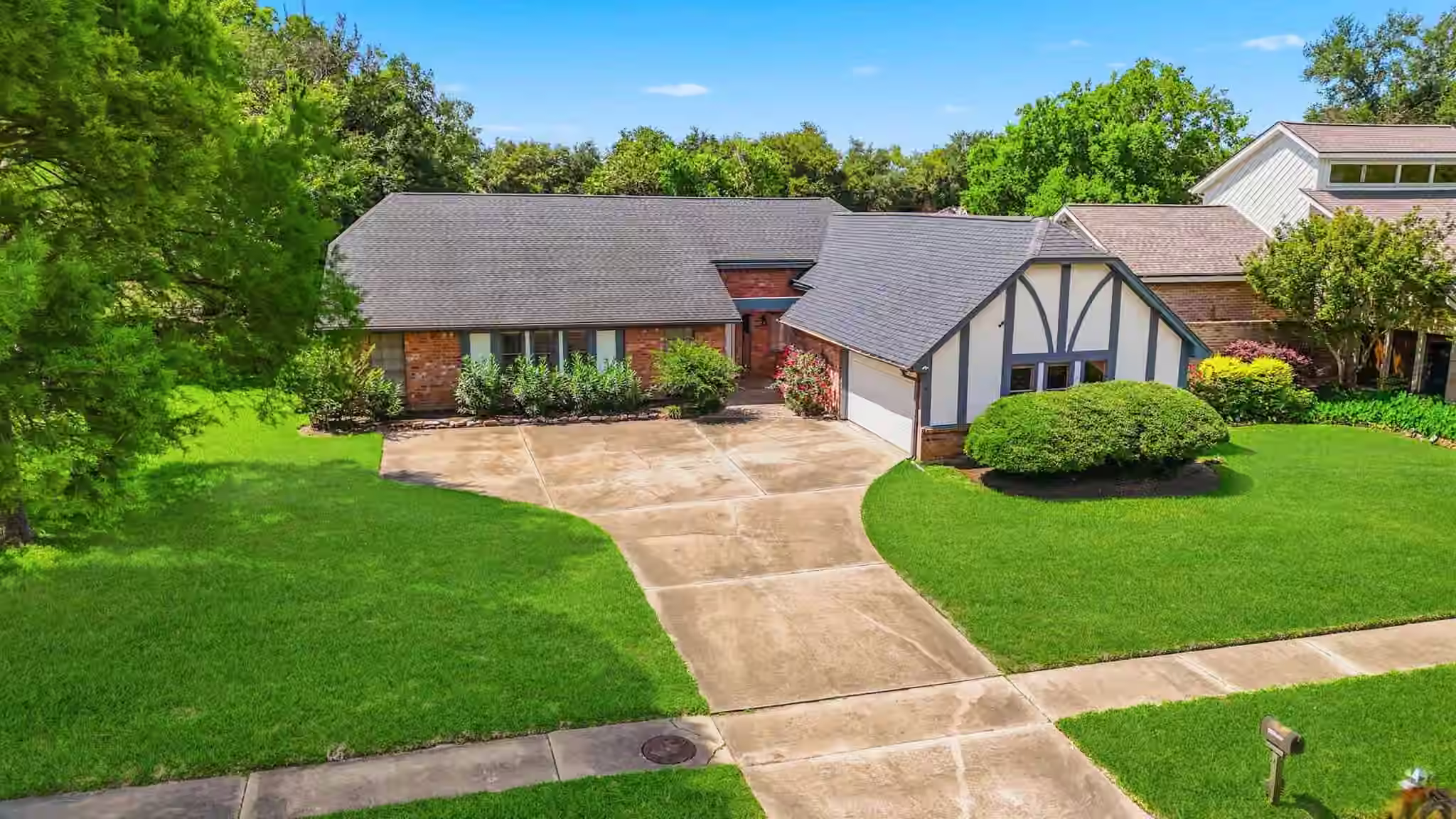 Photo 2 of 3931 Pleasant Valley Drive, Missouri City, TX