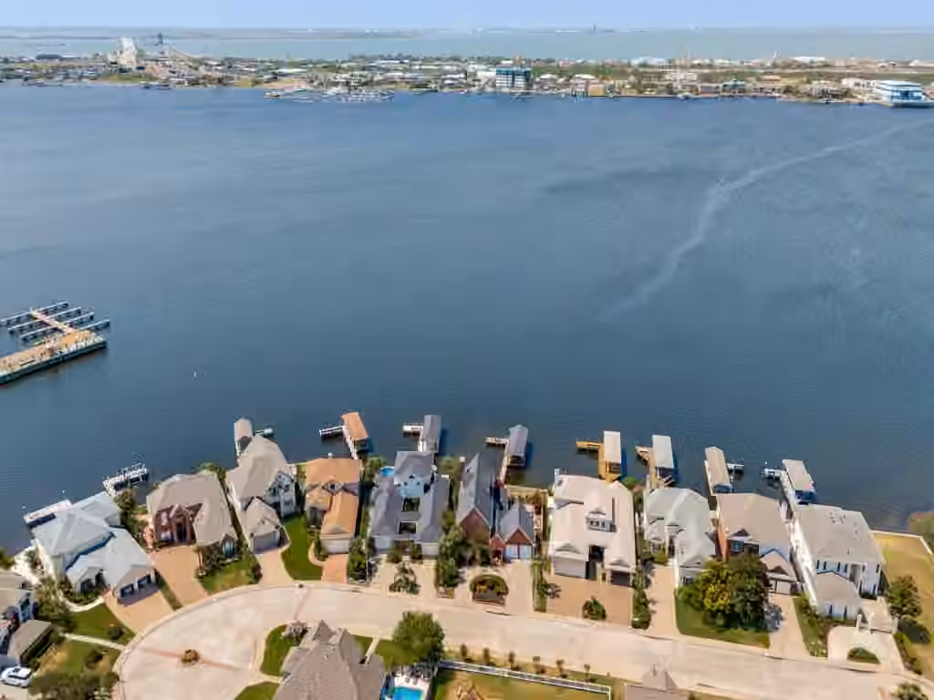 Photo 4 of 7312 Offats Point Circle, Galveston, TX