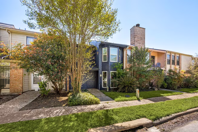 Photo 3 of 11229 Briar Forest Drive, Houston, TX