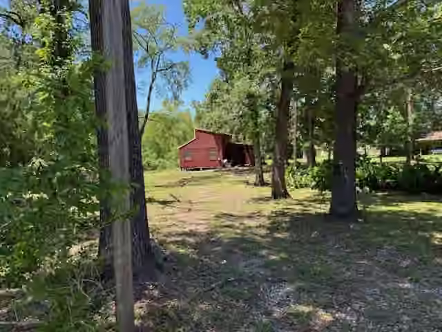 Photo 4 of 141 W Lakeside Drive, Huntsville, TX