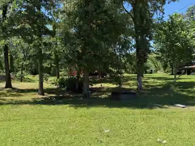 Photo 7 of 141 W Lakeside Drive, Huntsville, TX