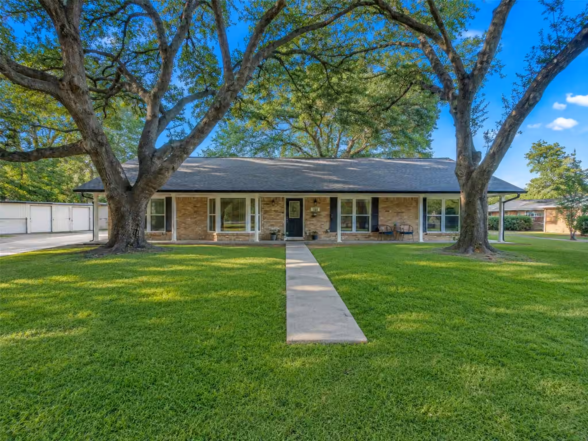 Photo 2 of 314 Coke Lane, Alvin, TX