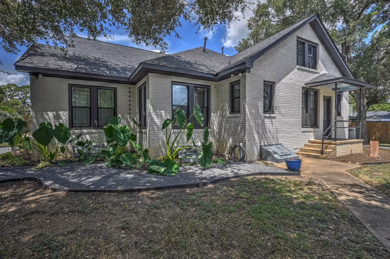 Photo 5 of 1501 Allyne Lane, Brenham, TX