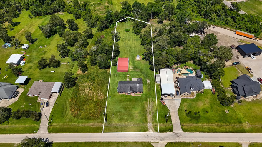 Photo 3 of 1102 Spring Branch Drive, Baytown, TX