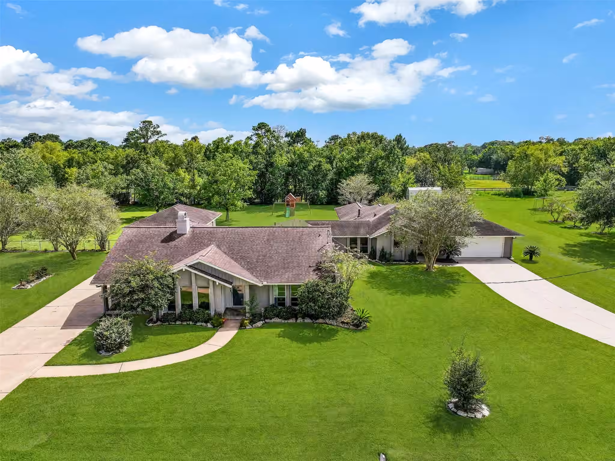 Photo of 304 Chester Drive, Friendswood, TX 77546