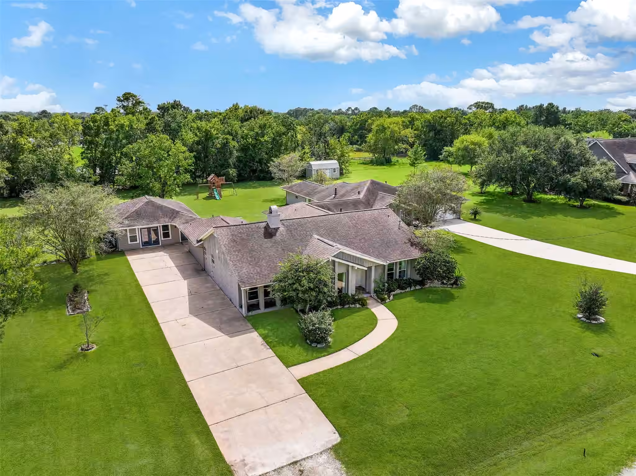 Photo 2 of 304 Chester Drive, Friendswood, TX