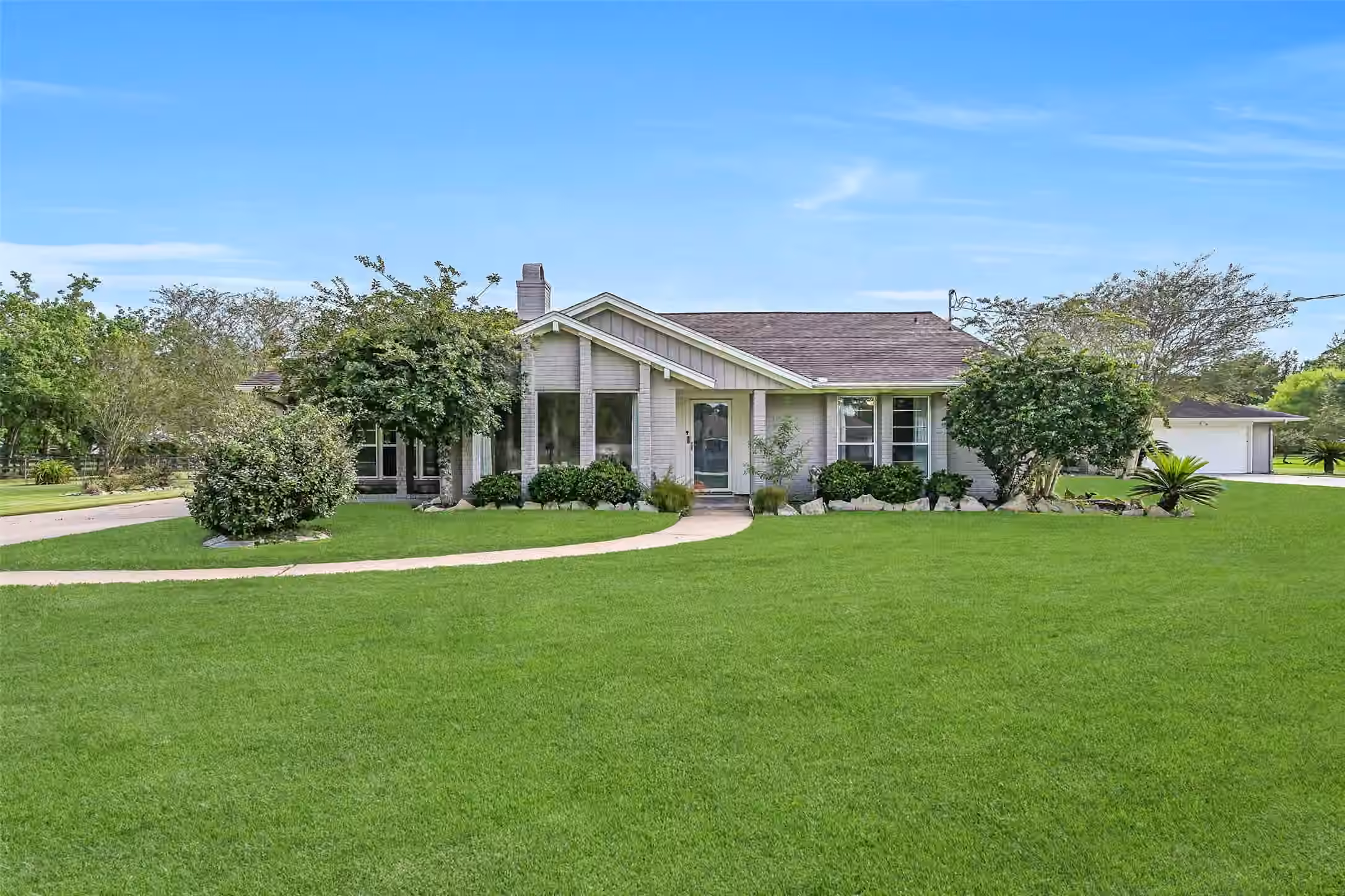 Photo 3 of 304 Chester Drive, Friendswood, TX