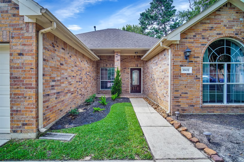 Photo 3 of 1802 Tavish Lane, Conroe, TX