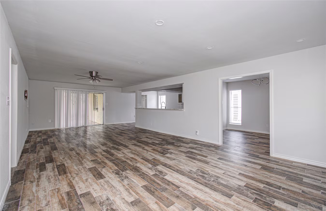 Photo 4 of 5507 Braesvalley Drive, Houston, TX