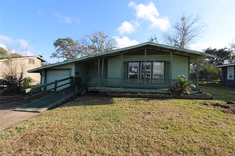 Photo of 430 Winding Way Street, Lake Jackson, TX 77566