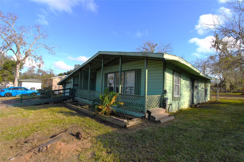 Photo 2 of 430 Winding Way Street, Lake Jackson, TX