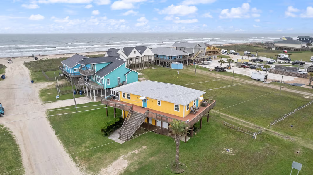 Photo 2 of 125 Bay Avenue, Surfside Beach, TX