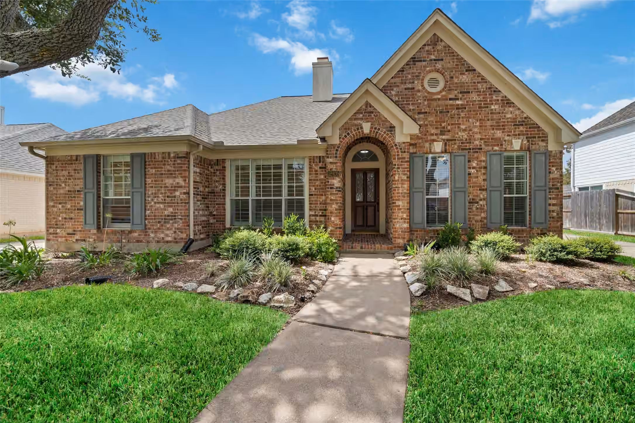 Photo 2 of 12435 Hazyglen Drive, Houston, TX