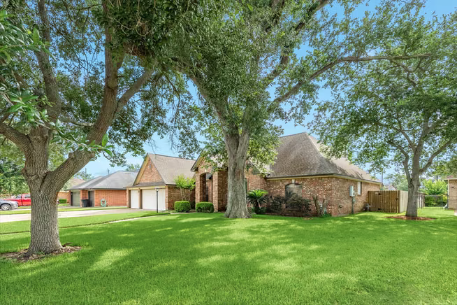 Photo 4 of 251 Chestnut Street, Lake Jackson, TX
