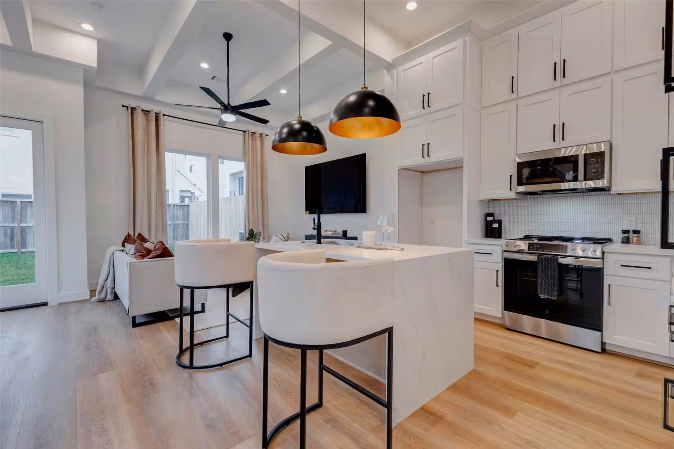 Photo 5 of 3305 SAINT EMANUEL Street, Houston, TX