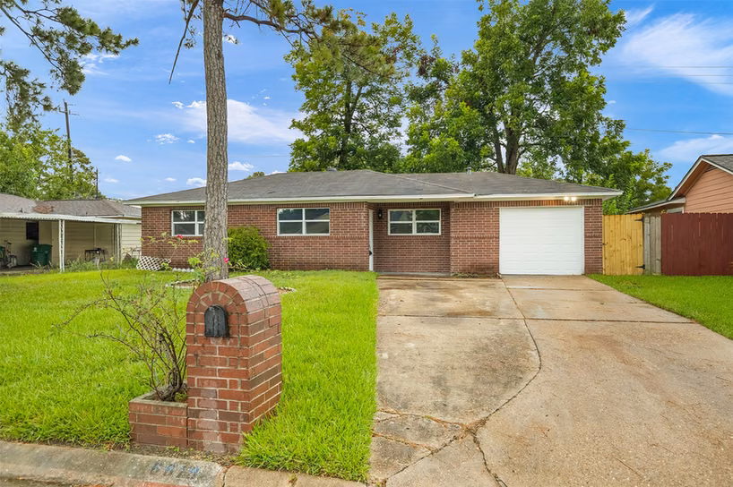 Photo 2 of 6618 Hartwick Road, Houston, TX