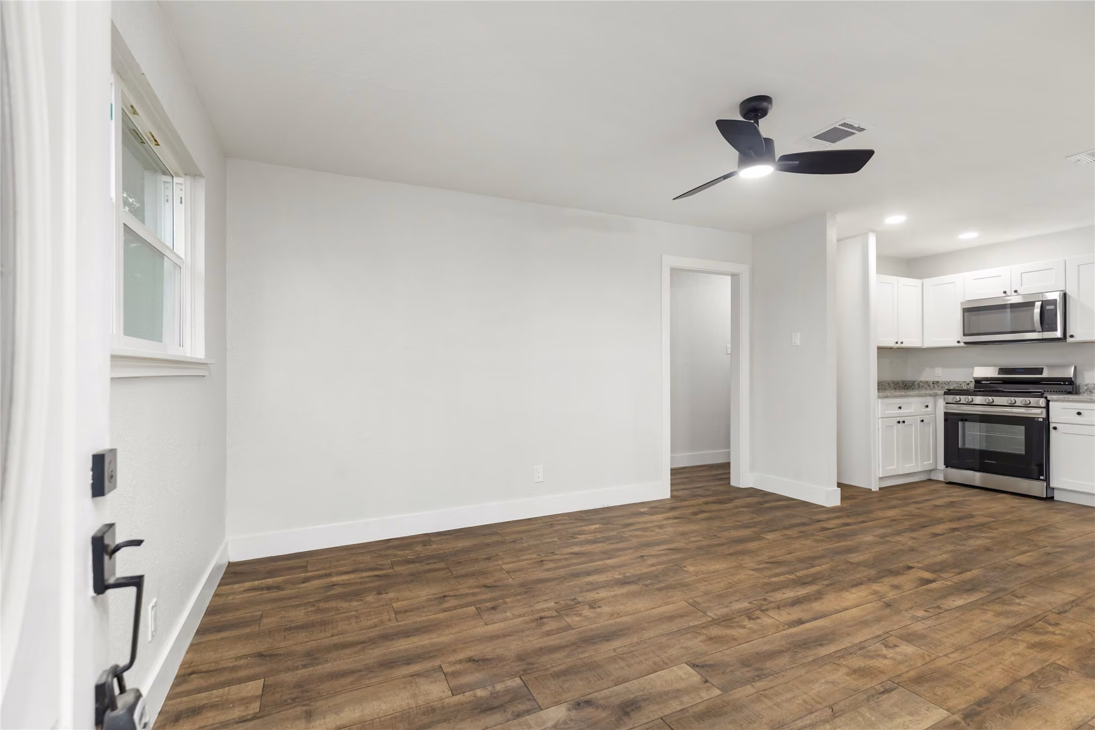 Photo 3 of 6618 Hartwick Road, Houston, TX
