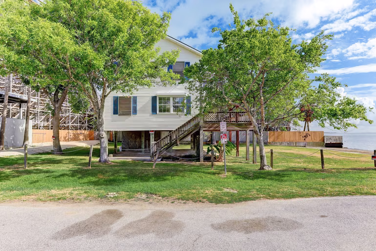 Photo 3 of 308 Bay Avenue, Kemah, TX