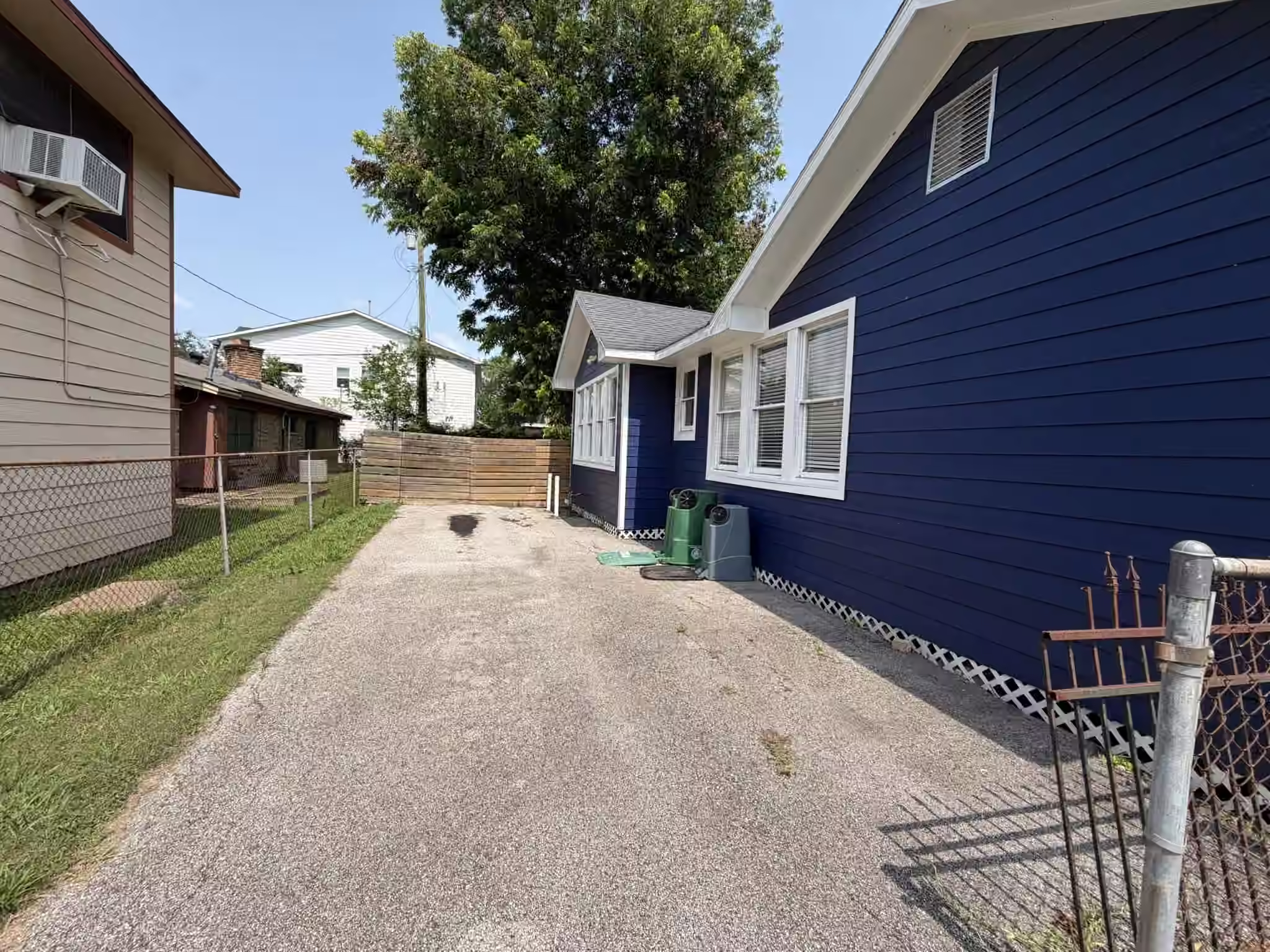 Photo 4 of 9405 Ashville Drive, Houston, TX