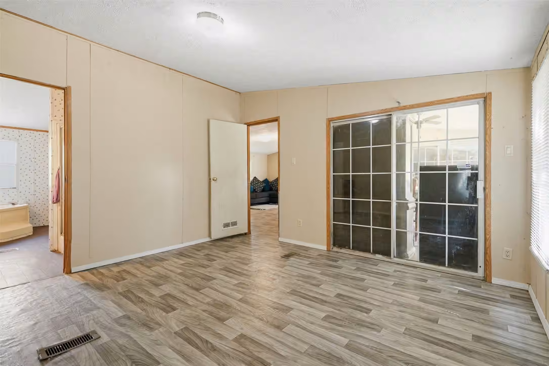 Photo 7 of 910 County Road 3556, Cleveland, TX