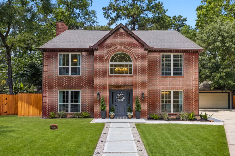 Photo 2 of 129 N Rainbow Ridge Circle, The Woodlands, TX