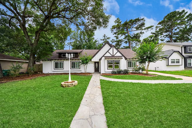 Photo 3 of 25511 Many Oak Drive, Spring, TX