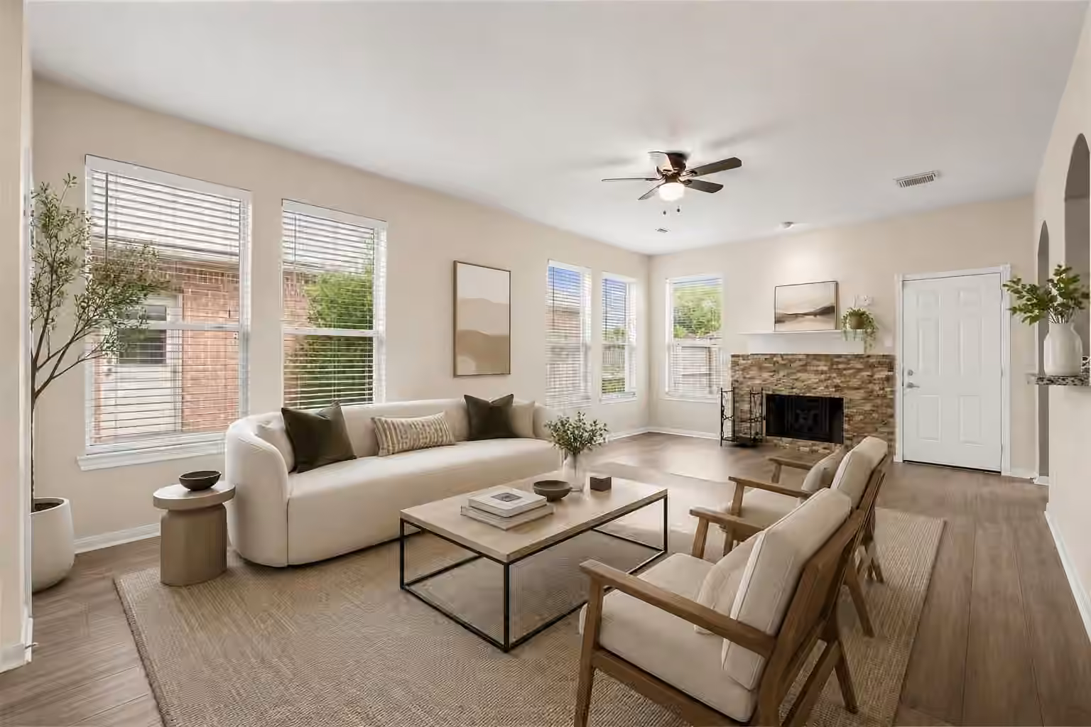 Photo 4 of 17027 Gleneviss Drive, Houston, TX