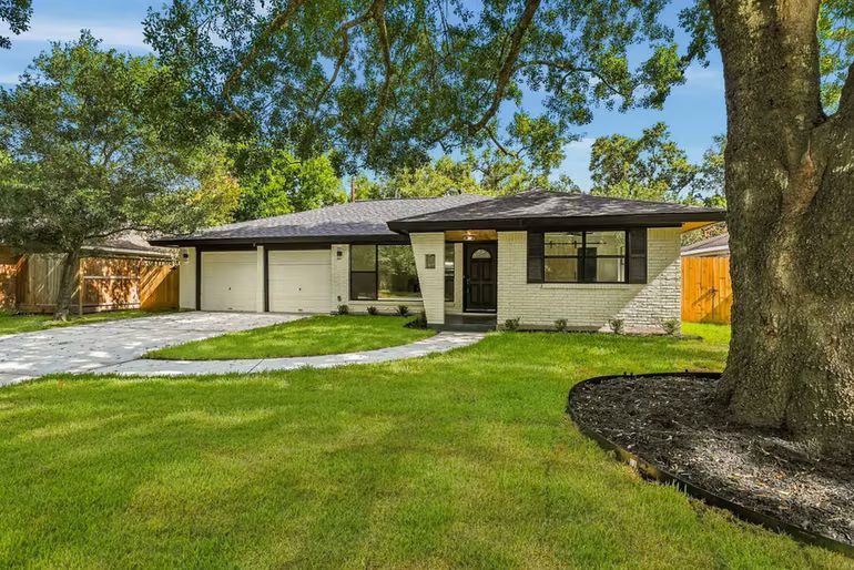 Photo 2 of 5322 Briarbend Drive, Houston, TX