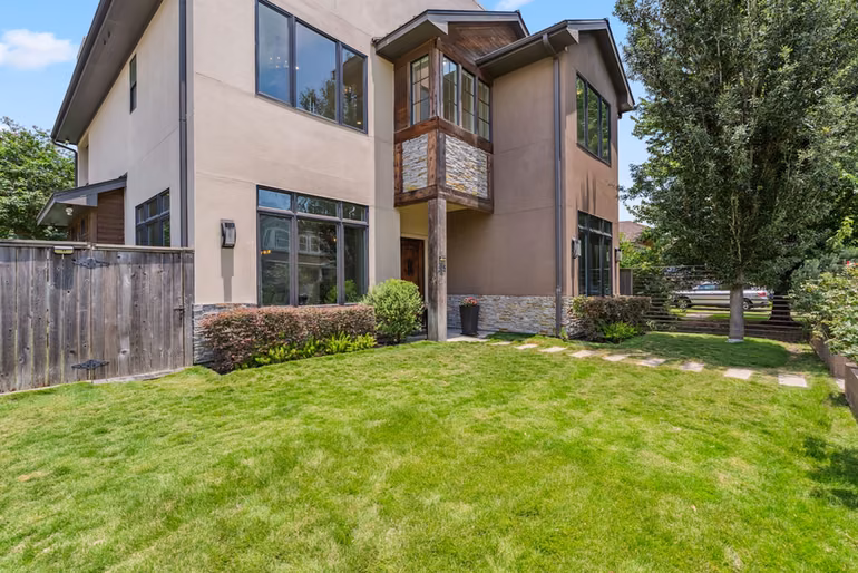 Photo 3 of 815 E 27th Street, Houston, TX